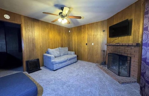 Crestline Apartment | Crest Lodge Historic Mountain Inn - Silverwood