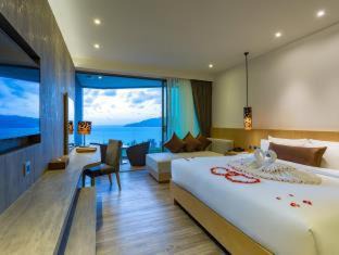 Patong Resort | Discover Crest Resort & Pool Villas - Oceanfront Paradise