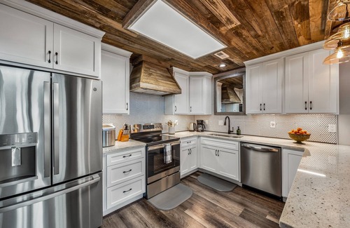 Fort Payne Cabin | Explore Crest View Lodge: Breathtaking Vistas & Pool Access