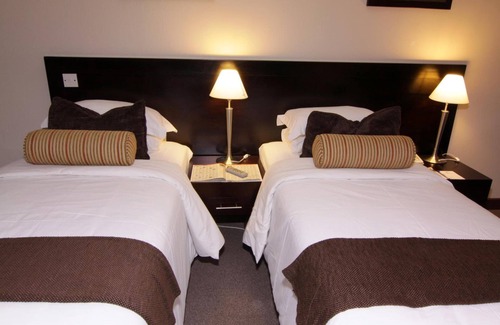 Selebi-Phikwe Hotel | Relax at Cresta Bosele with Pool & Family-Friendly Amenities
