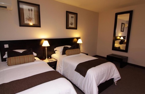 Selebi-Phikwe Hotel | Relax at Cresta Bosele with Pool & Family-Friendly Amenities