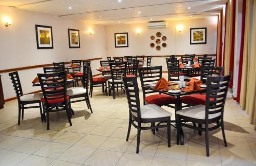 Selebi-Phikwe Hotel | Discover Comfort at Cresta Bosele Hotel with Pool & Dining