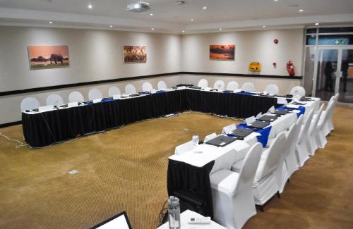 Selebi-Phikwe Hotel | Discover Comfort at Cresta Bosele Hotel with Pool & Dining