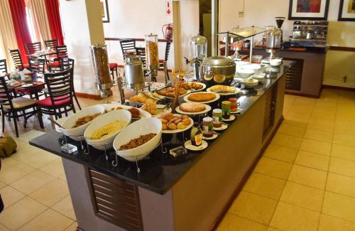 Selebi-Phikwe Hotel | Discover Comfort at Cresta Bosele Hotel with Pool & Dining