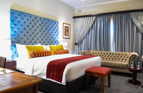 Palapye Hotel | Family-Friendly Cresta Botsalo with Pool and Restaurant