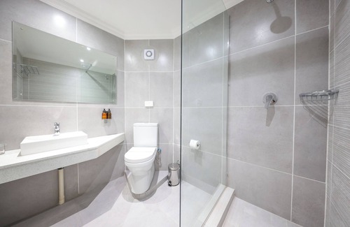 Palapye Hotel | Family-Friendly Cresta Botsalo with Pool and Restaurant