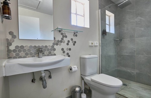 Jwaneng Hotel | Discover Cresta Jwaneng: Family-Friendly Stay with Pool
