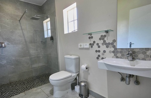 Jwaneng Hotel | Discover Cresta Jwaneng: Family-Friendly Stay with Pool