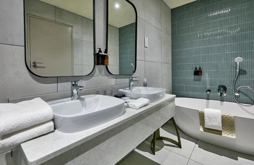 Mahalapye Hotel | Discover Cresta Mahalapye: Family-Friendly with a Pool