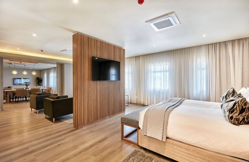 Mahalapye Hotel | Discover Cresta Mahalapye: Family-Friendly with a Pool