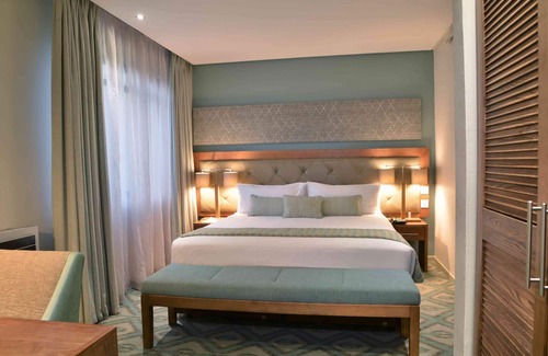 Maun Hotel | Discover Cresta Maun: A 4-Star Retreat with Pool & Dining