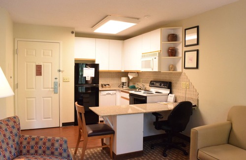 East Syracuse Hotel | Discover Cresthill Suites Syracuse: Family-Friendly Comfort