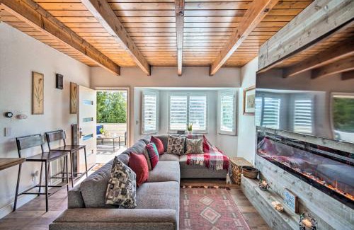 Crestline House | Pet-Friendly Crestline Cabin with Deck Near Lake Gregory