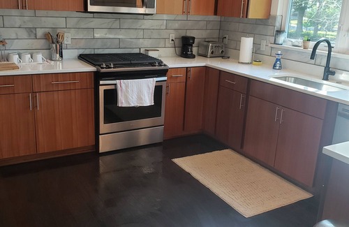 Brentwood House | Ideal Crestview Townhome Near The Domain and Downtown