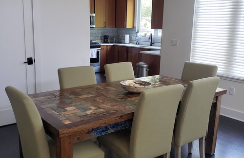 Brentwood House | Ideal Crestview Townhome Near The Domain and Downtown