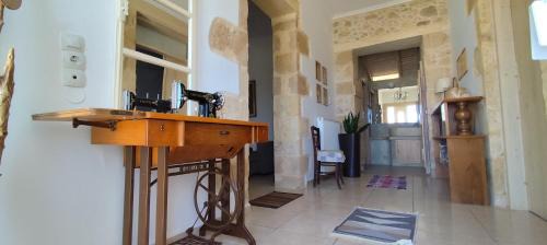Drapanias House | Inviting Cretan Cottage: Rated 10/10 & Family-Friendly Retreat