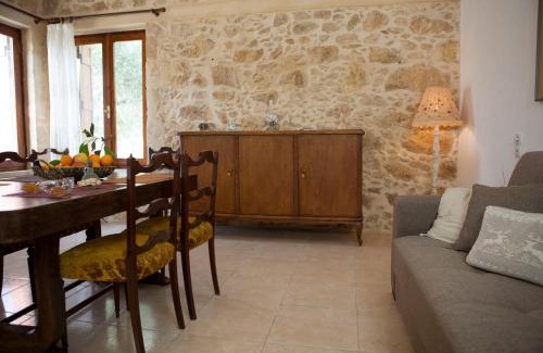 Drapanias House | Inviting Cretan Cottage: Rated 10/10 & Family-Friendly Retreat