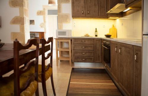 Drapanias House | Inviting Cretan Cottage: Rated 10/10 & Family-Friendly Retreat