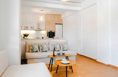 Vathi Villa | Explore Cretan Lodge with Heated Pool & Ocean Views