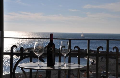 Sturla Apartment | Oceanfront Retreat at Creuza de Ma by Wonderful Italy