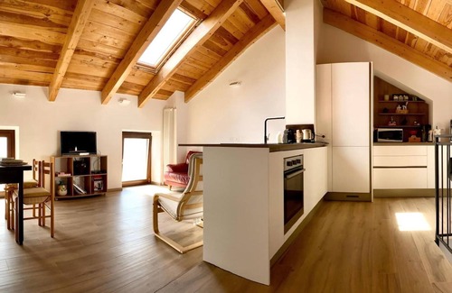 Voltri Apartment | Crevari's Mansarda: Pet-Friendly Retreat with Spa & Hot Tub