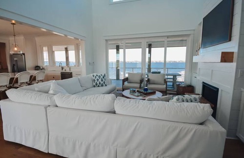 New Bern House | Crew Bern, A riverside retreat located on the serene banks of the Neuse River.