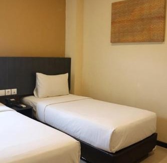 Medan Hotel | Budget-Friendly Stay at CREW EXPRESS Hotel with Breakfast
