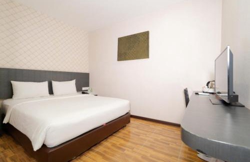 Medan Hotel | Budget-Friendly Stay at CREW EXPRESS Hotel with Breakfast