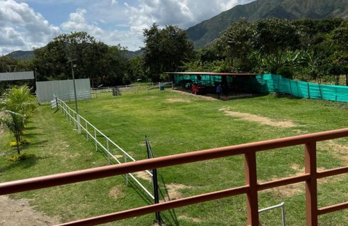 Valle del Cauca Bed & Breakfast | Pet-Friendly Stay at Criadero Rancho J7 - Budget Haven