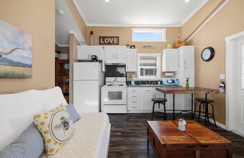 Dripping Springs House | Inviting Cricket Hill Ranch | Unique Green Tiny Home Experience