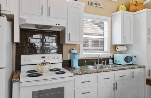 Dripping Springs House | Inviting Cricket Hill Ranch | Unique Green Tiny Home Experience