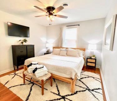 North Chesterfield House | Relax in a Hot Tub at Mid Century Modern Ranch Retreat