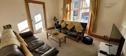 Dumfries House | Highly Rated Criffel Cottage: Cozy Retreat with Hot Tub