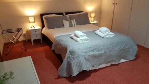 Dumfries House | Highly Rated Criffel Cottage: Cozy Retreat with Hot Tub