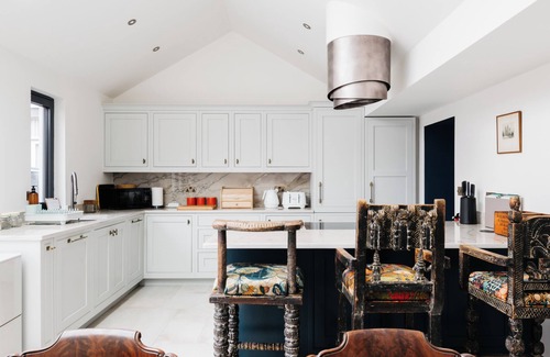 Canterbury House | Historic Crippens House: Fireplace, Free Parking & Pets Welcome