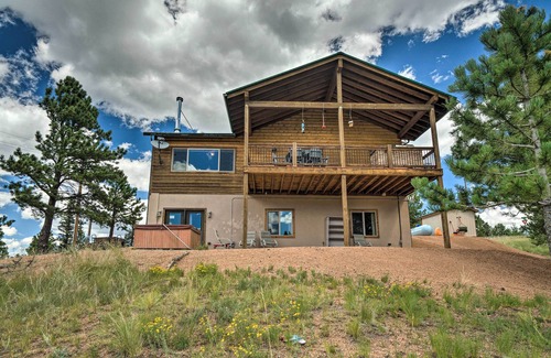 Cripple Creek Cottage | Scenic Cripple Creek Mountain Retreat with Hot Tub & Views