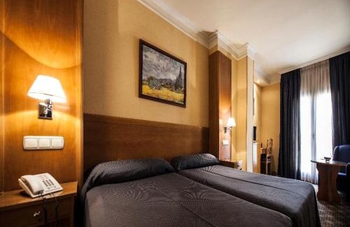 Almeria Centro Hotel | Budget-Friendly Torreluz Senior: Family and Accessible Comfort