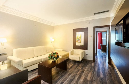 Genil Hotel | Discover Crisol Guadalupe: Top-Rated Hotel with Spa & Breakfast