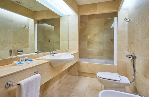 Genil Hotel | Discover Crisol Guadalupe: Top-Rated Hotel with Spa & Breakfast