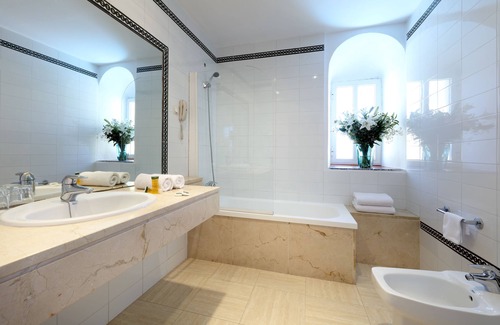 El Puerto de Santa Maria Hotel | Relax at Crisol Monasterio de San Miguel: Pool & Spa Retreat