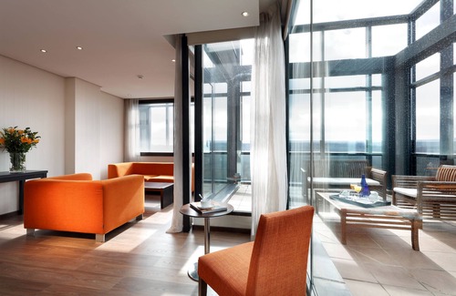 Burgos Hotel | Relaxing Crisol Puerta de Burgos with Spa & Breakfast Options