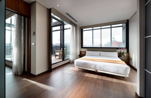 Burgos Hotel | Relaxing Crisol Puerta de Burgos with Spa & Breakfast Options