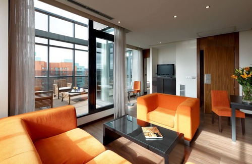 Burgos Hotel | Relaxing Crisol Puerta de Burgos with Spa & Breakfast Options
