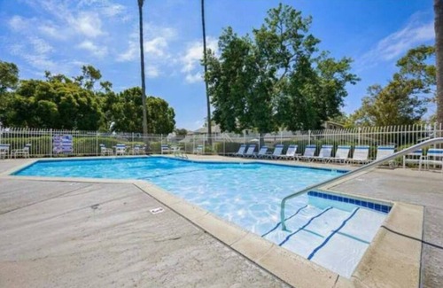 North Valley Condo | Inviting 2bd Ocean Breeze Retreat with Pool & Family Amenities
