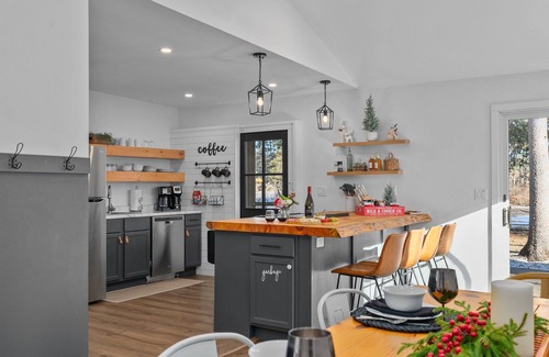 Wautoma House | Tranquil Lakeside Escape: Guest Rated 9.8, Book Today!