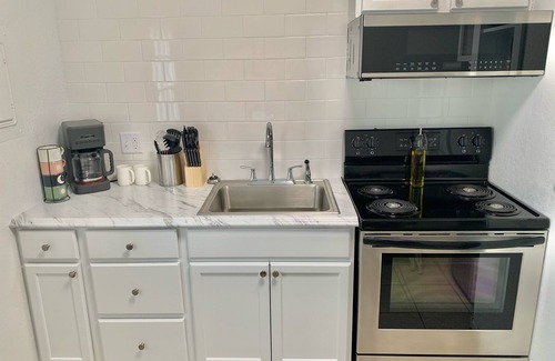 Kokomo Condo | Modern One-Bedroom Condo with Pool and Pet-Friendly Perks