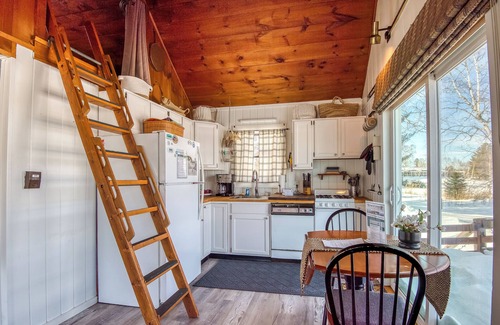 Rangeley Cottage | Pet-Friendly Cabin with Lake View in Downtown Rangeley