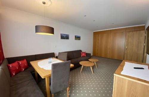 Ravaisch Apartment | Family-Friendly Stay at Cristal Appartementhaus - Rated 9.4