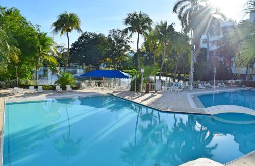 Girardot Apartment | Oceanfront Retreat at Cristales, Condominio Lagos del Peñon