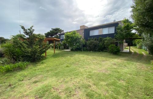 Villa Gesell Cabin | Discover Cristales De Agua: Pet-Friendly Ocean View Retreat
